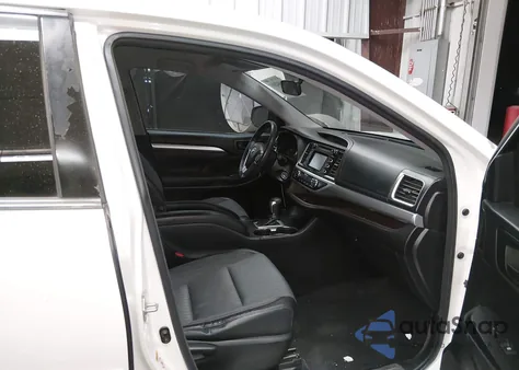 2015 Toyota Highlander Le Plus V6 from USA, damaged, VIN 5TDZKRFH3FS109755